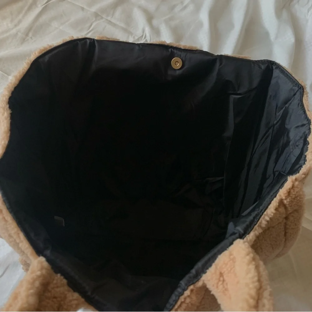 ୨୧ ･ﾟ✧ SOLD!! Victoria’s Secret Sherpa Bag - Picture 5 of 5